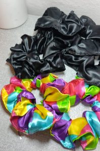 Scrunchie de cetim (3 peças)
